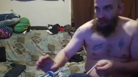 Snapshot of countryfuckers chatting on December 4, 10:46 am Alaskawildcouple online show from December 4, 10:46 am