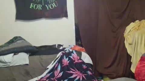 Snapshot of countryfuckers chatting on December 10, 10:17 am Alaskawildcouple online show from December 10, 10:17 am