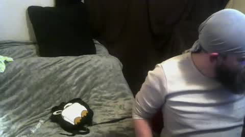 Snapshot of countryfuckers chatting on December 25, 9:24 am Alaskawildcouple online show from December 25, 9:24 am