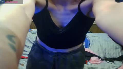 Snapshot of countryfuckers chatting on October 16, 8:26 am Alaskawildcouple online show from October 16, 8:26 am