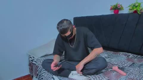 couple_2533 online show from October 6, 10:02 am