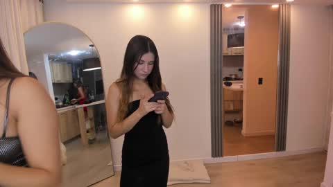 couple_funnyy online show from February 28, 1:05 am