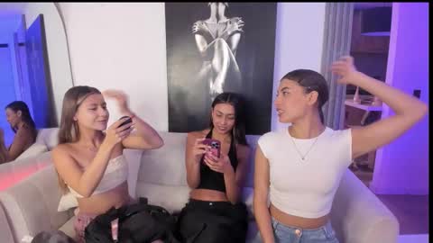 couple_funnyy online show from October 17, 1:09 am