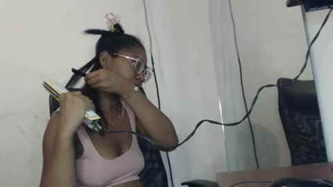 couple_hot0240129 online show from February 13, 7:21 pm