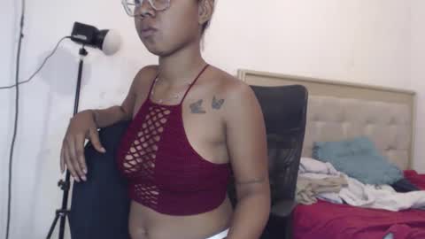 couple_hot0240129 online show from February 19, 9:00 pm