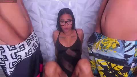 Snapshot of couple_latin2025 chatting on November 29, 9:18 pm couple_latin2025 online show from November 29, 9:18 pm