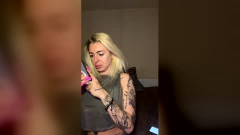 couplechaos868498 online show from March 24, 8:58 pm