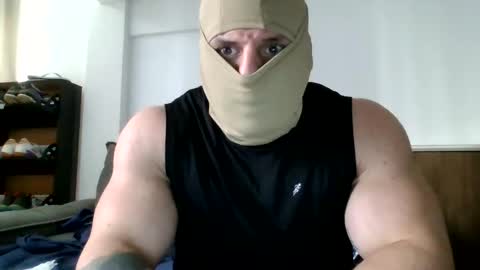 Snapshot of couplemuscle40 chatting on September 10, 12:16 pm couplemuscle40 online show from September 10, 12:16 pm