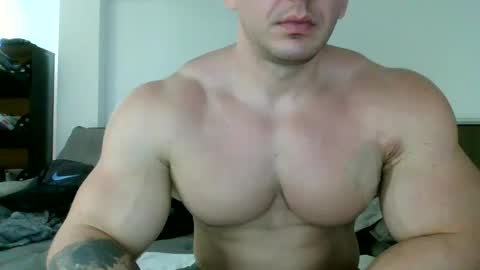 Snapshot of couplemuscle40 chatting on September 19, 2:29 pm couplemuscle40 online show from September 19, 2:29 pm