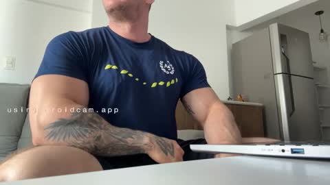 Snapshot of couplemuscle40 chatting on September 30, 11:48 am couplemuscle40 online show from September 30, 11:48 am