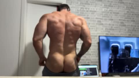 Snapshot of couplemuscle40 chatting on October 9, 2:20 am couplemuscle40 online show from October 9, 2:20 am