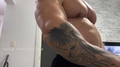 couplemuscle40 online show from January 12, 7:19 pm