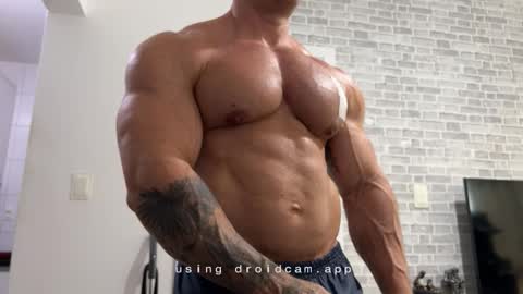 couplemuscle40 online show from February 11, 6:02 pm