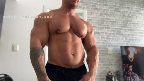 couplemuscle40 online show from April 9, 12:54 pm