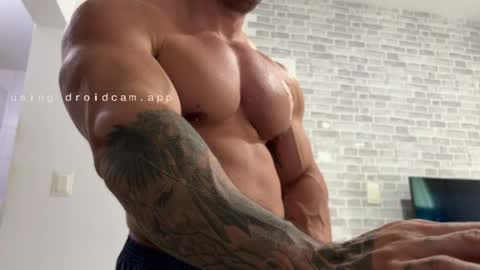 couplemuscle40 online show from May 7, 11:26 am