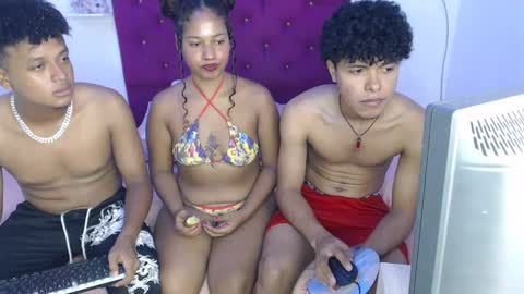 Snapshot of couples_nasty chatting on September 12, 3:28 am ANDRES SOFHIA Y CAMILO online show from September 12, 3:28 am