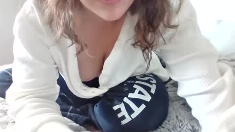 Snapshot of courtxoxo_o chatting on February 18, 4:48 pm courtxoxo_o online show from February 18, 4:48 pm