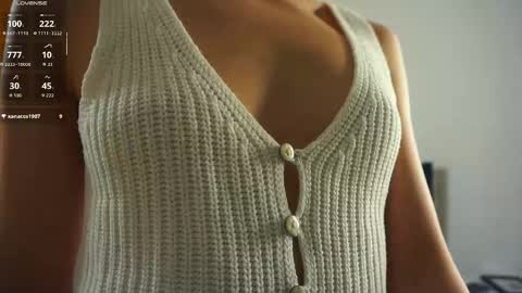 Snapshot of coventinaashfield chatting on October 24, 7:27 am Yui online show from October 24, 7:27 am