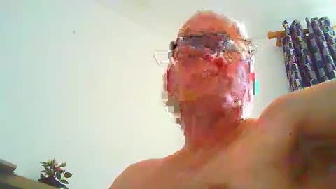 Snapshot of cranford99257884 chatting on October 25, 11:29 am cranford99257884 online show from October 25, 11:29 am