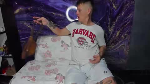 crazy_acouple_donpillo online show from November 9, 2:32 am