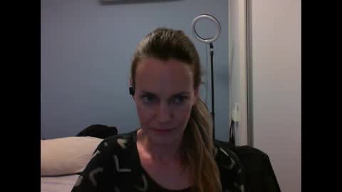 Anny online show from October 29, 12:35 am