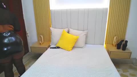 Snapshot of crazybigass chatting on March 29, 12:49 pm Sara online show from March 29, 12:49 pm