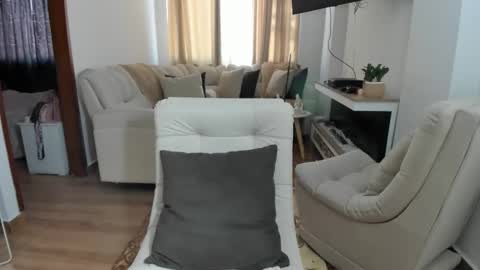 Snapshot of crazygirlsweet chatting on February 11, 12:32 pm LAURA online show from February 11, 12:32 pm