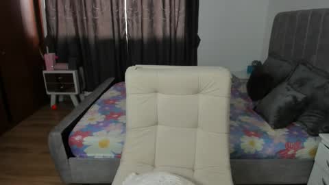 Snapshot of crazygirlsweet chatting on February 15, 8:16 pm LAURA online show from February 15, 8:16 pm