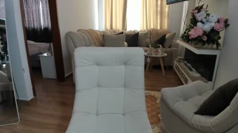 Snapshot of crazygirlsweet chatting on February 18, 3:30 pm LAURA online show from February 18, 3:30 pm