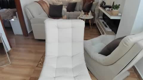 Snapshot of crazygirlsweet chatting on February 25, 12:15 pm LAURA online show from February 25, 12:15 pm