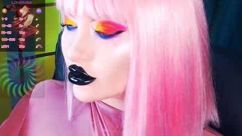Snapshot of crazypinkyball chatting on September 10, 9:09 am Roxy online show from September 10, 9:09 am
