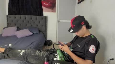 crazzy_master1 online show from May 27, 4:20 am