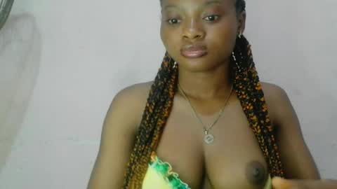 Snapshot of creamy_babyx chatting on May 24, 5:18 pm Creamy babyx online show from May 24, 5:18 pm