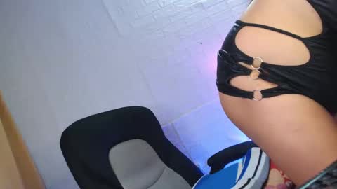 Snapshot of creamy_cock26 chatting on March 1, 11:28 am A S H L Y online show from March 1, 11:28 am