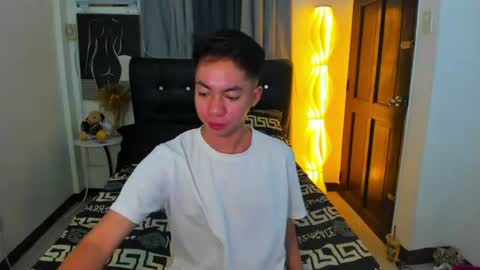 Snapshot of creamycummatthew chatting on June 27, 2:27 am MATT online show from June 27, 2:27 am