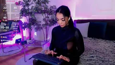 Sophie online show from November 6, 8:04 am