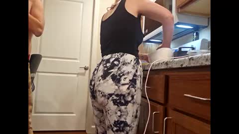 creamymilf11 online show from December 2, 7:03 am