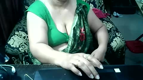 Snapshot of crezybhabihot chatting on July 8, 9:08 pm Sonika69 online show from July 8, 9:08 pm