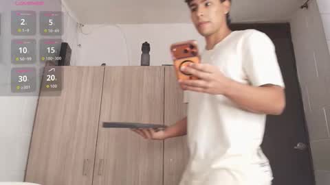 Snapshot of crh58_ chatting on February 6, 5:49 pm crh58_ online show from February 6, 5:49 pm