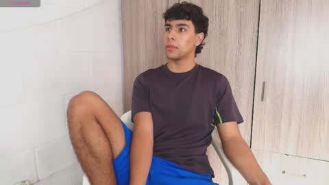 Snapshot of crh58_ chatting on February 7, 1:48 pm crh58_ online show from February 7, 1:48 pm