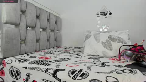 criistal_0 online show from April 17, 1:08 am