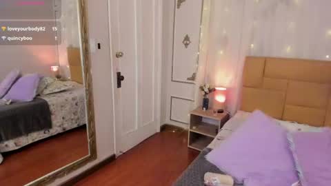Snapshot of cris_milk chatting on July 30, 8:19 pm Cris Milk online show from July 30, 8:19 pm