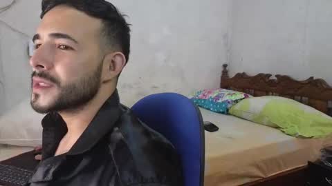 Snapshot of cris_simons chatting on December 3, 1:52 am cris_simons online show from December 3, 1:52 am