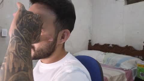 Snapshot of cris_simons chatting on December 12, 3:32 am cris_simons online show from December 12, 3:32 am