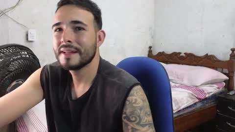 Snapshot of cris_simons chatting on January 17, 3:45 am cris_simons online show from January 17, 3:45 am