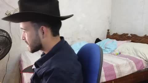 Snapshot of cris_simons chatting on January 18, 3:53 am cris_simons online show from January 18, 3:53 am