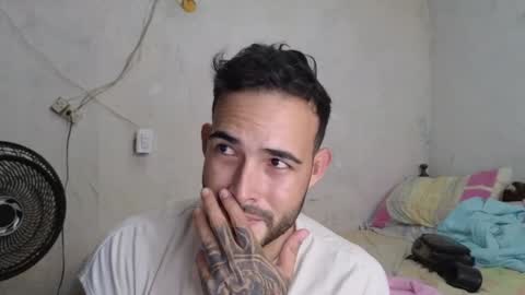 Snapshot of cris_simons chatting on February 4, 1:13 am cris_simons online show from February 4, 1:13 am