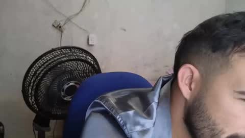 Snapshot of cris_simons chatting on February 18, 12:15 am cris_simons online show from February 18, 12:15 am