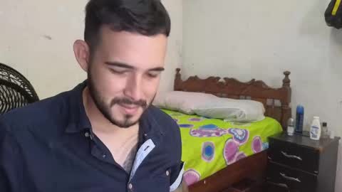 Snapshot of cris_simons chatting on February 24, 12:41 am cris_simons online show from February 24, 12:41 am