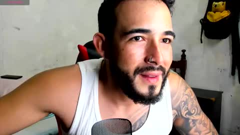 Snapshot of cris_simons chatting on November 4, 4:55 am cris_simons online show from November 4, 4:55 am